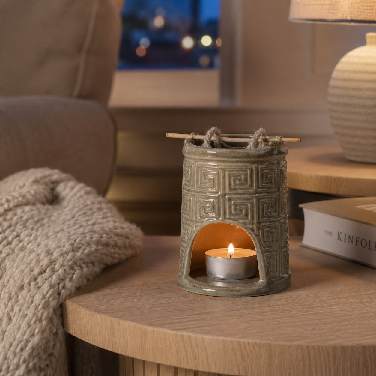 Ceramic tower hanging melter in a cosy living room