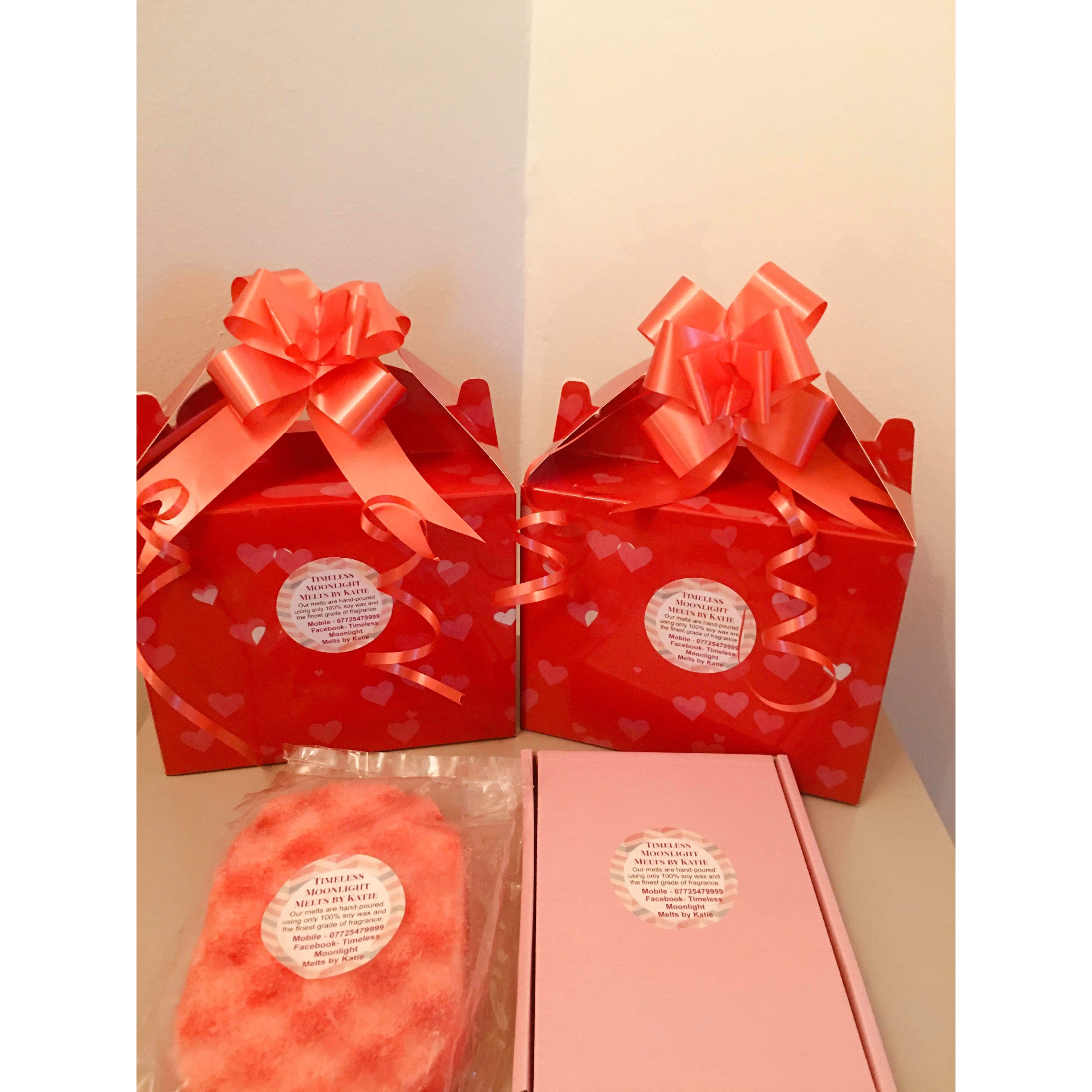 Gift Box- Contains  10 melts & exfoliating sponge